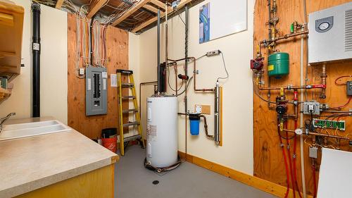 3681 8Th Street, Creston, BC - Indoor Photo Showing Basement