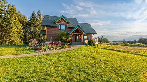 3681 8Th Street, Creston, BC - Outdoor