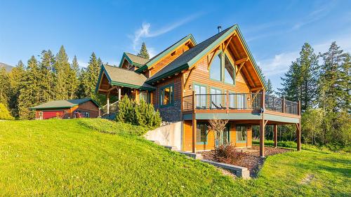 3681 8Th Street, Creston, BC - Outdoor