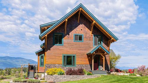 3681 8Th Street, Creston, BC - Outdoor