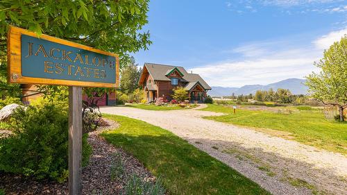 3681 8Th Street, Creston, BC - Outdoor