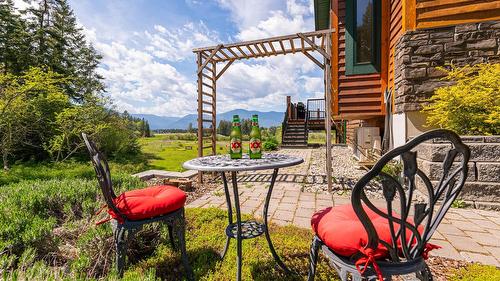 3681 8Th Street, Creston, BC - Outdoor