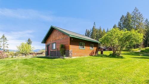 3681 8Th Street, Creston, BC - Outdoor