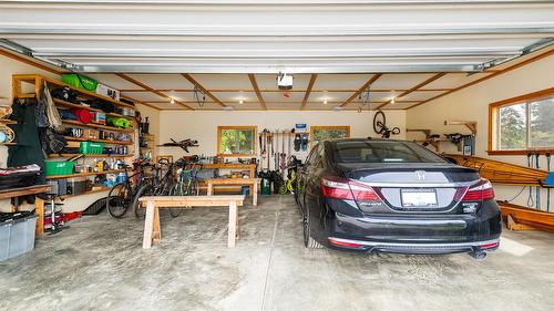 3681 8Th Street, Creston, BC - Indoor Photo Showing Garage