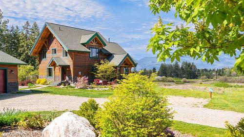 3681 8Th Street, Creston, BC - Outdoor