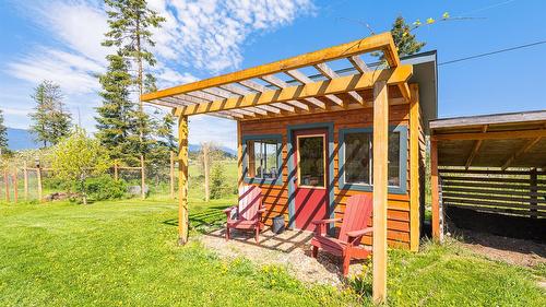 3681 8Th Street, Creston, BC - Outdoor