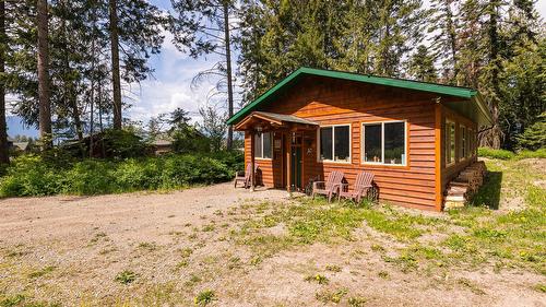 3681 8Th Street, Creston, BC - Outdoor