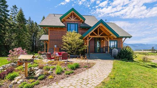 3681 8Th Street, Creston, BC - Outdoor