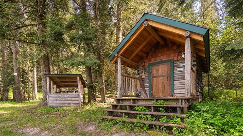 3681 8Th Street, Creston, BC - Outdoor