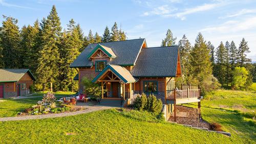3681 8Th Street, Creston, BC - Outdoor