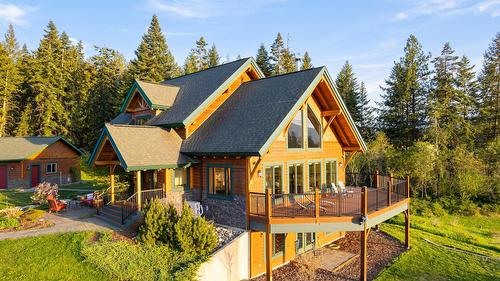 3681 8Th Street, Creston, BC - Outdoor