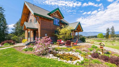 3681 8Th Street, Creston, BC - Outdoor