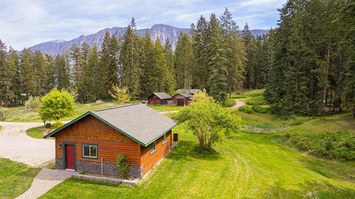 3681 8Th Street, Creston, BC - Outdoor
