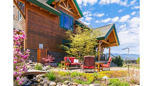 3681 8Th Street, Creston, BC - Outdoor