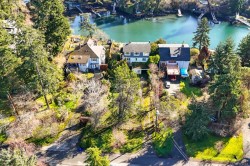 304 Bessborough Ave View Royal, BC V9B 1T7
