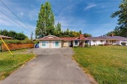 1382 McKenzie Ave Saanich, BC V8P 2M2