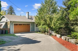 1071 Hyacinth Ave Saanich, BC V8Z 2S7