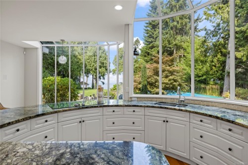 1895 Widgeon Rd, Qualicum Beach, BC 