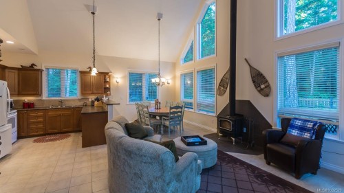 1895 Widgeon Rd, Qualicum Beach, BC 
