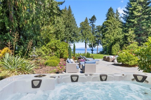 1895 Widgeon Rd, Qualicum Beach, BC 