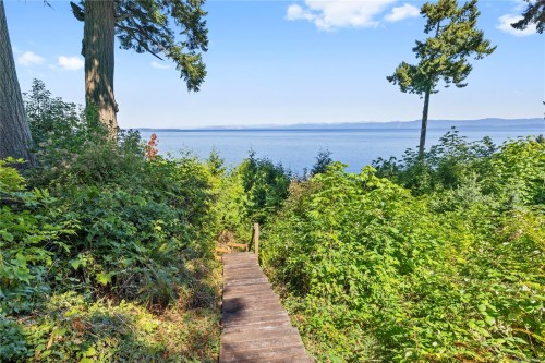 1895 Widgeon Rd, Qualicum Beach, BC 