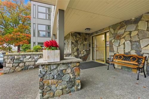 103-1875 Lansdowne Rd, Saanich, BC - Outdoor With Deck Patio Veranda