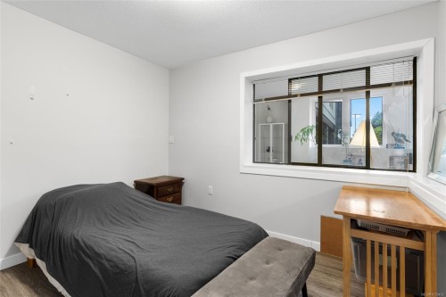 103-1875 Lansdowne Rd, Saanich, BC - Indoor Photo Showing Bedroom