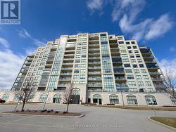 404 - 260 VILLAGEWALK BOULEVARD London North (North R), ON N6G 0W6