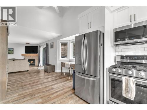 3819 Glen Canyon Drive, West Kelowna, BC - Indoor Photo Showing Kitchen