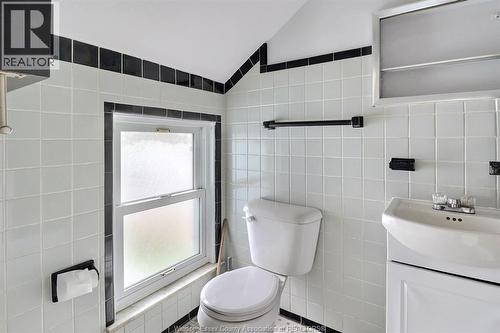 996 Albert, Windsor, ON - Indoor Photo Showing Bathroom