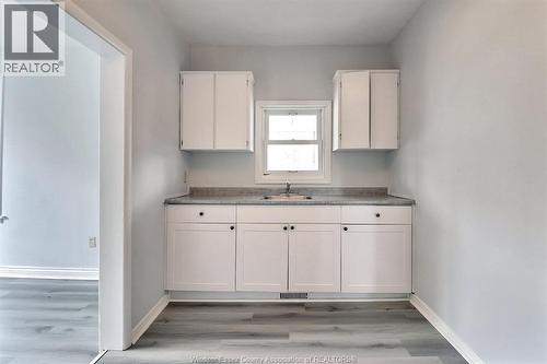 996 Albert, Windsor, ON - Indoor