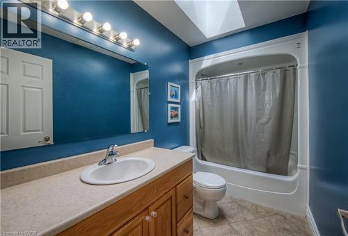 145 Riverbank Drive, Cambridge, ON - Indoor Photo Showing Bathroom