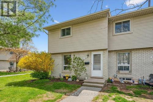 42 - 700 PAISLEY ROAD  Guelph (Willow West/Sugarbush/West Acres), ON N1K 1A3