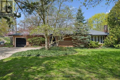 29 LYNWOOD PLACE  Guelph (Dovercliffe Park/Old University), ON N1G 2V9