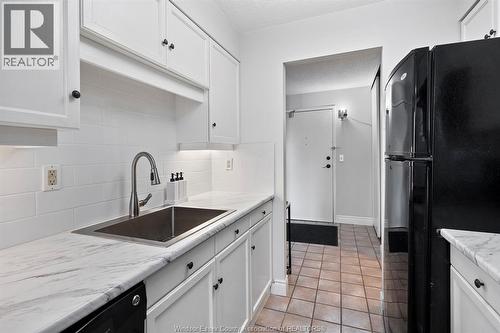 150 Park Unit# 613, Windsor, ON - Indoor Photo Showing Kitchen