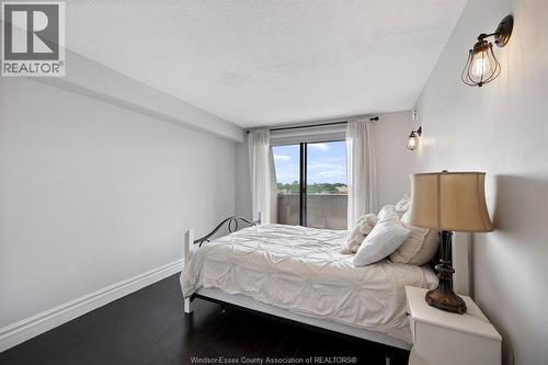 150 Park Unit# 613, Windsor, ON - Indoor Photo Showing Kitchen With Upgraded Kitchen