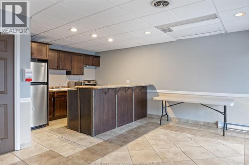 150 Park Unit# 613, Windsor, ON - Indoor Photo Showing Kitchen