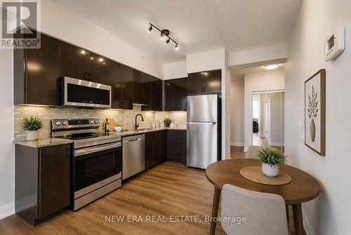 1206 - 75 North Park Road, Vaughan, ON - Indoor Photo Showing Kitchen
