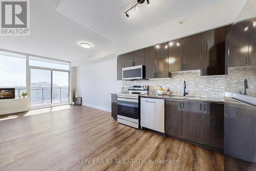 1206 - 75 North Park Road, Vaughan, ON - Indoor Photo Showing Kitchen With Upgraded Kitchen