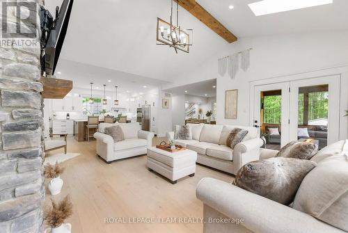 108 Royal Troon Lane, Ottawa, ON - Indoor Photo Showing Living Room