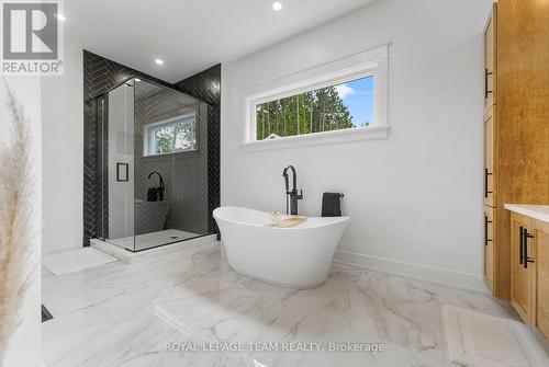 108 Royal Troon Lane, Ottawa, ON - Indoor Photo Showing Bathroom