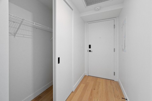 Mud Room - 3122-1245 Rue De Bleury, Montréal (Ville-Marie), QC - Indoor Photo Showing Other Room