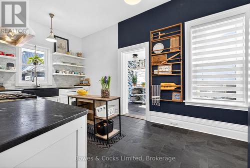 82 Queen Street, Selwyn, ON - Indoor