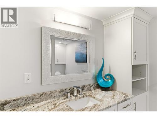2090 Bennett Road, Kelowna, BC - Indoor Photo Showing Bathroom