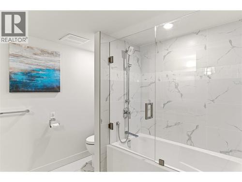Full bathroom-lower level - 2090 Bennett Road, Kelowna, BC - Indoor Photo Showing Bathroom