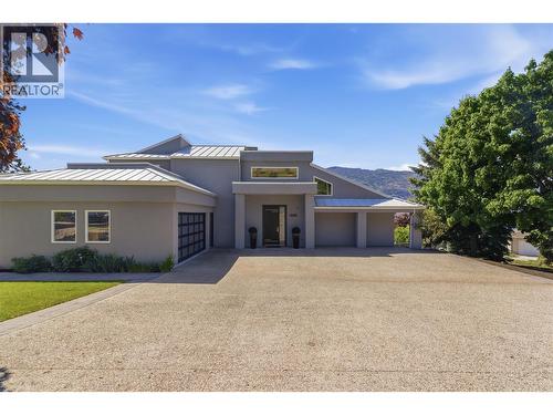 2090 Bennett Road, Kelowna, BC - Outdoor With Facade