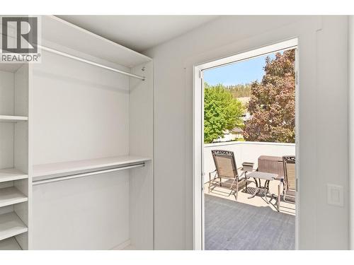 2090 Bennett Road, Kelowna, BC - Indoor
