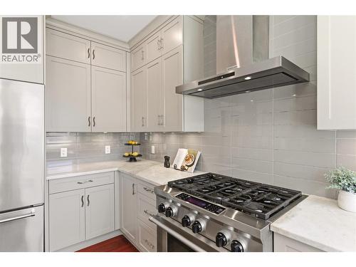 2090 Bennett Road, Kelowna, BC - Indoor Photo Showing Kitchen With Upgraded Kitchen