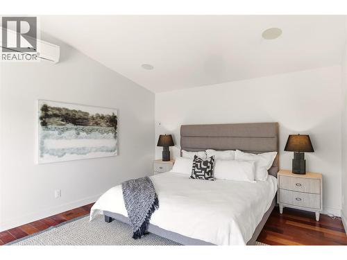 2090 Bennett Road, Kelowna, BC - Indoor Photo Showing Bedroom