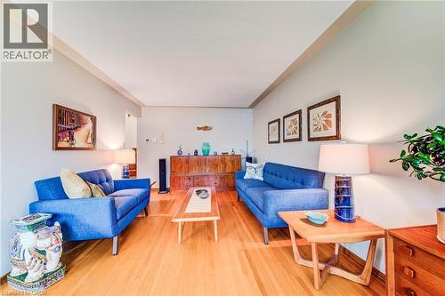 18 Queenston Crescent, Kitchener, ON - Indoor Photo Showing Living Room